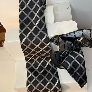 Elegant Black Polyester Tie and pocket square with Gray Diamond Pattern